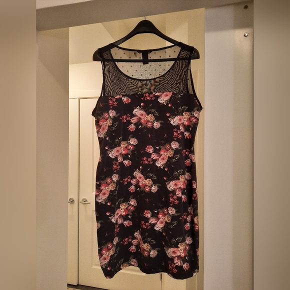 H&M floral dress with mesh polka dots - Picture 2 of 16